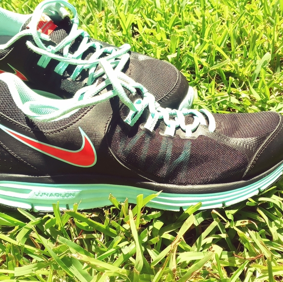 Nike - Picture 2 of 6